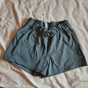 Lululemon On The Fly Shorts 3" - Dark Forest - size 6